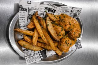 Albóndigas En Salsa Con Patatas Fritas (Ración)