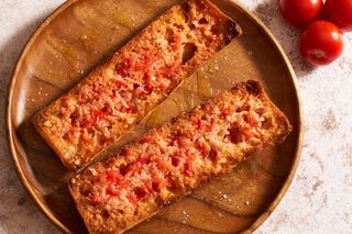 Tapa De Pan Con Tomate