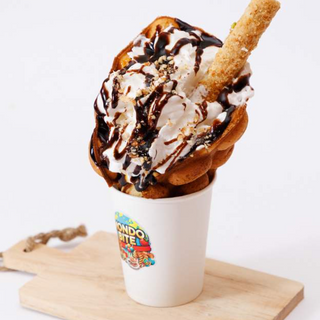 Bubble waffle snikers