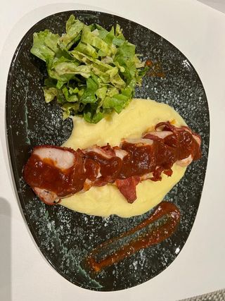 Piept de curcan în mantie de prosciutto