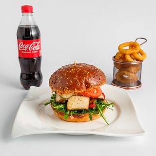 Beach burger + pomfrit ili french fries + gratis Cocta