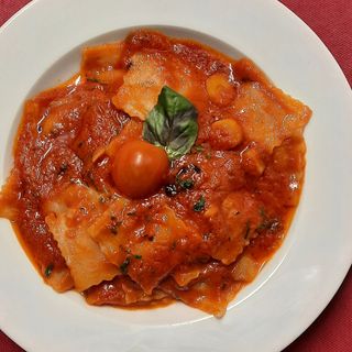 Tortelloni verdura y Carne con Salsa Napolitana