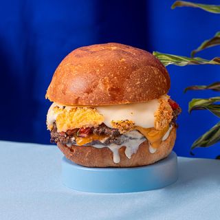 Crusty mozzarella pane burger