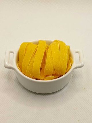 1 porzione di TAGLIATELLE all'uovo da cucinare