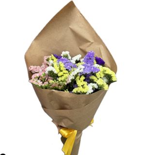 Ramo de statice variado com papel kraft 