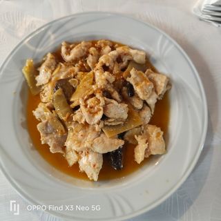 407 Pollo con bambù e funghi