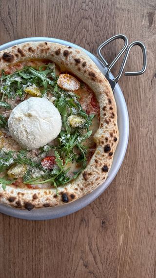 Піца з бурратою (450г)