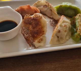 Gyozas de langostinos y pescado a la plancha (5 uds.)