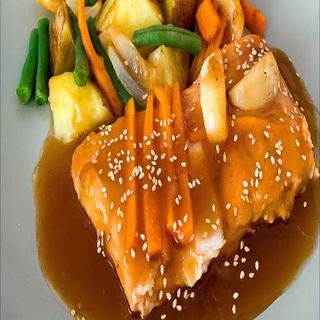 86. Pescado salteado con varias verduras