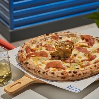 Pizza carciofi e prosciutto