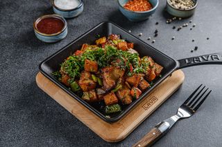 ოჯახური ღორის ხორცით