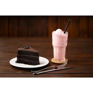 2 Cakes (Chocolate Fudge Cake/Salted Caramel Cake) + Classic Milkshake