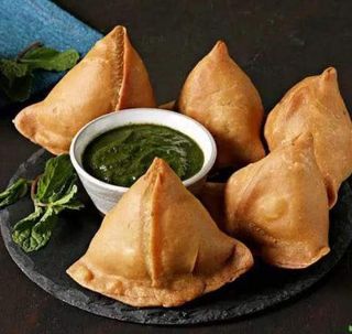 1. SAMOSA (2 szt.)