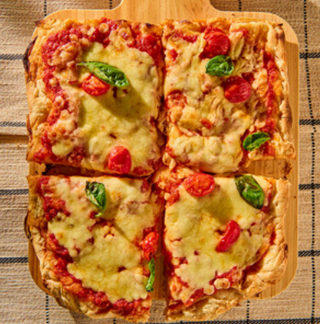 Pizza Margarita (27.5 Cm. x 25 Cm.)