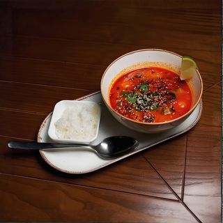 Том Ям с креветками и мидиями