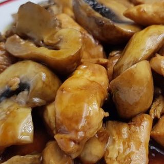 Pollo Con Champiñones