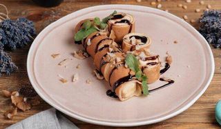 ბანანით და ნიგვზით