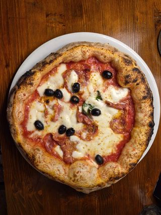 Diavola + Bevanda a scelta