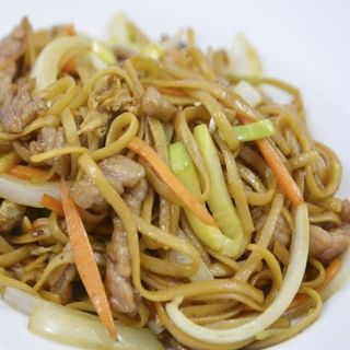 26a. Tallarines Fritos Con Ternera