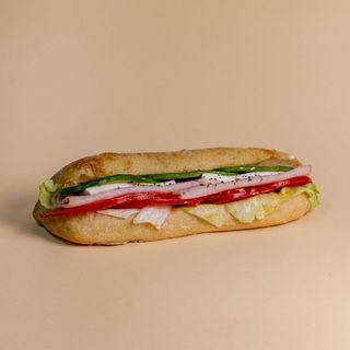 Bocadillo pavo y aguacate