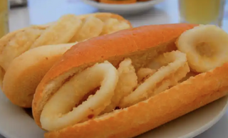 Bocadillo De Calamares Con Alioli