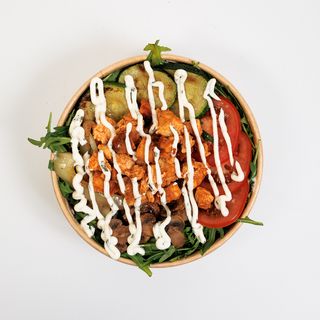 Zdjele s basmati rižom i povrće s roštilja