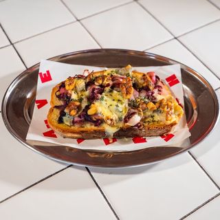 Bruschetta radicchio in agrodolce, gorgonzola, miele e noci