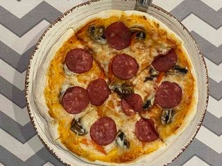 Піца пепероні (500г)