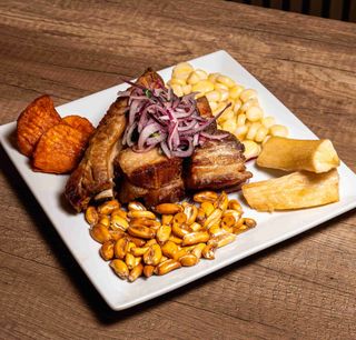 Chicharrón de cerdo al plato