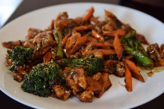 Hrskava svinjetina sa povrćem