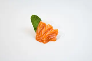 220.Sashimi de salmón (3 uds.)
