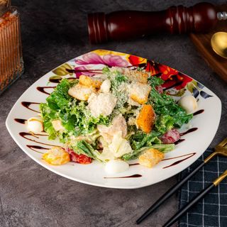 Салат цезарь с куриным филе