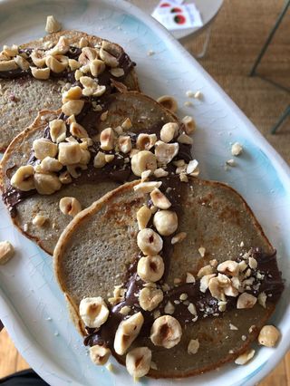 Panquecas com chocolate e avelãs