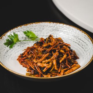 25. Slatko kisjelo ljuta svinjetina sa bambusom 350 gr