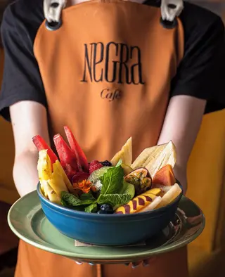 Bowl de Frutas, logurte, Granola e Mel