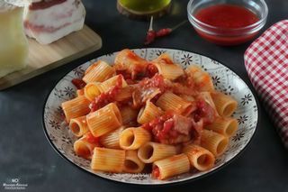 La Nostra Pasta Con pomodoro  Amatriciana