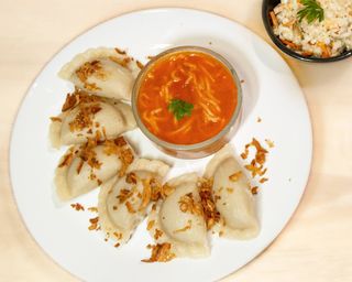 Pierogi z mięsem 6szt. i surówką + zupa