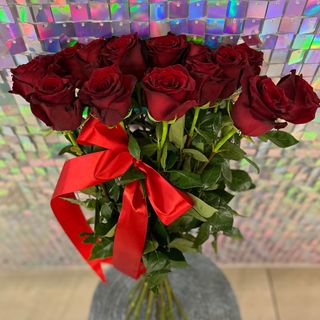 Czerwone róże 15 sztuk  ( 50/60 SM) (0087432)