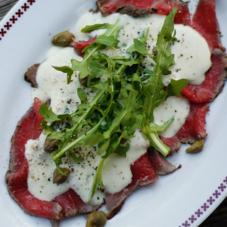 ВІТЕЛЛО ТОННАТО З КАПЕРСАМИ 