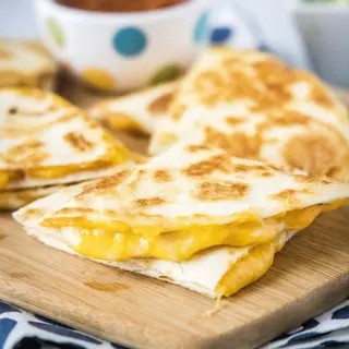 QUESADILLAS CON GUACAMOLE