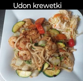 Makaron udon smażony z krewetkami