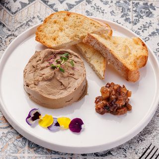 Паштет из куриной печени с грушевым джемом / Pate din ficat de pui