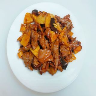 Ternera Salteada Con Bambú Y Setas China