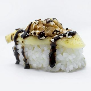 Nigiris de brie flambeado (2 uds.)