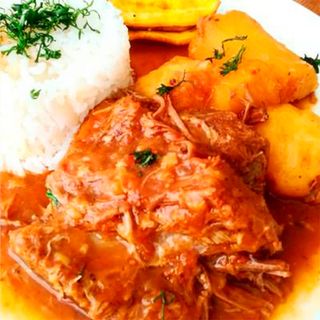 Sobrebarriga En Salsa Criolla