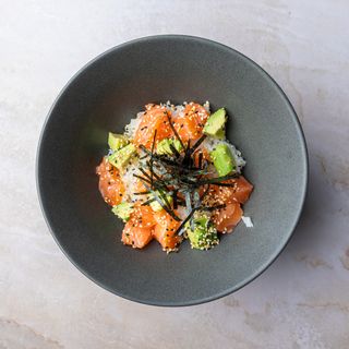 Losos chirashi zushi