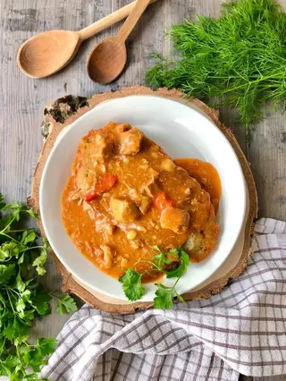Placek z gulaszem + zupa dnia
