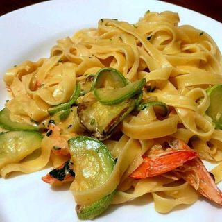 Tagliatelle gamberi e zucchine