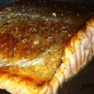 44. Filete De Salmón Aliñado Con Salsa Hai-Seng