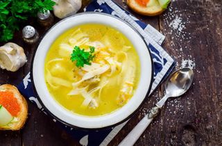 Куриный суп-лапша с яйцом